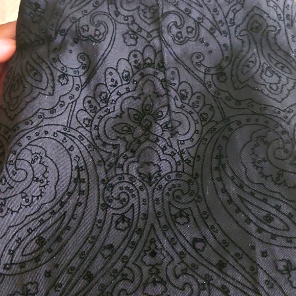 Talbot, Women's black floral Embroidered, side zipper, high rise pants. Size 16. - Picture 11 of 11